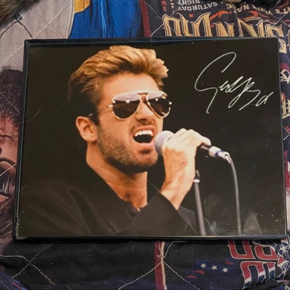 GEORGE MICHAEL Autographed 8X10 Photo - Picture 1 of 4